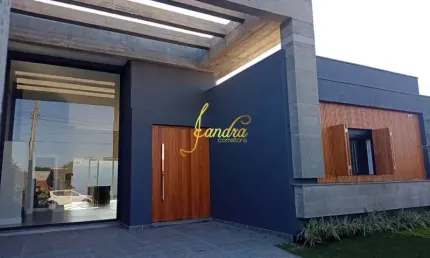 Excelente casa nova no centro de xangri-lá! perto do mar