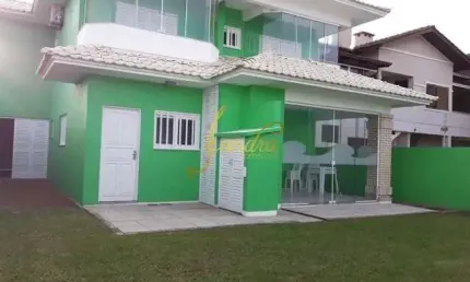 Magnifica casa á uma quadra do mar, 04 suítes sendo 02 com linda vista para o mar!!