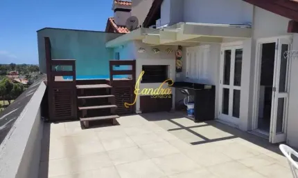 Cobertura composta por 03 dormitórios, 01 sendo suíte! na av. central de atlântida