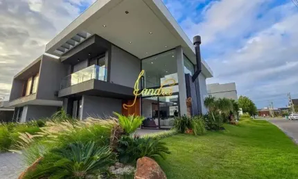 Sobrado pronto com 4 suítes novo mobiliado e decorado