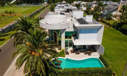 Magnifico sobrado com 05 suítes finamente mobiliado e decorado