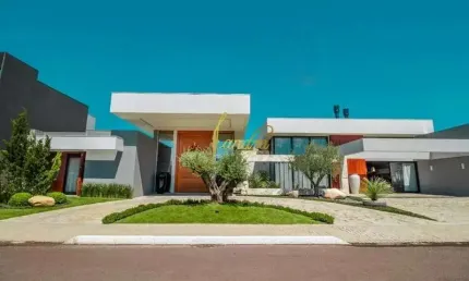 Casa térrea em condomínio fechado mobiliada e decorada