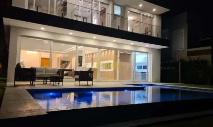 Sobrado 05 suítes com piscina em condomínio fechado mobiliado e decorado