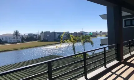 Belíssima sobrado no condomínio enseada! estilo contemporâneo, composto por 04 suítes piscina