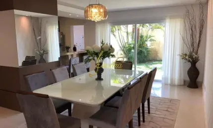 Casa térrea em condomínio com 04 suítes mobiliado e decorado