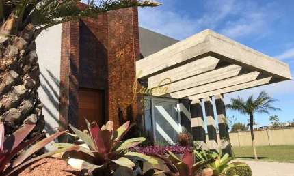 Casa térrea  em condomínio fechado mobiliada e decorada