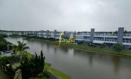 Apto em condomínio fechado com 03 suites mobiliado e decorado