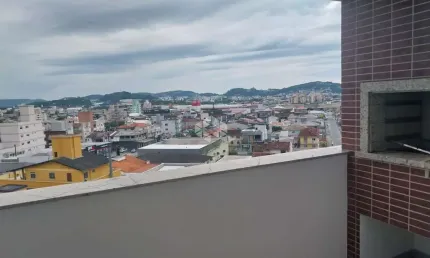 Apartamento 02 dormitorios com suite / sacada com churrasqueira / vista livre