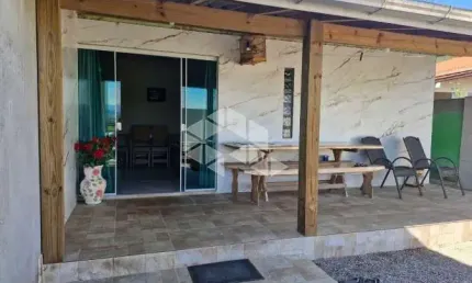 Casa dois quartos sendo uma suíte no jordão - gov. celso ramos