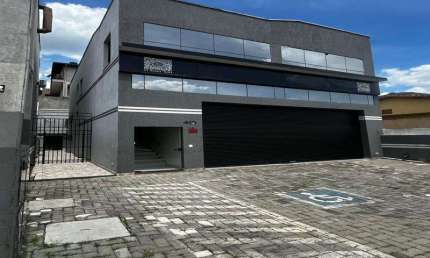 Sala comercial para alugar na Avenida Amazonas, 412, Barbosas, Arujá