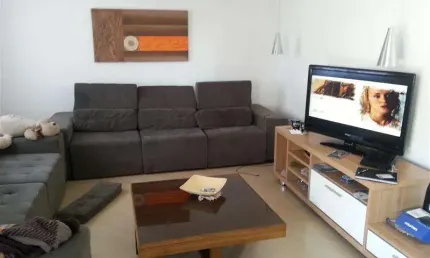 Casa à venda na Avenida Airton dos Santos Heras Galvez, 124, Jardim Santo Antônio, Arujá