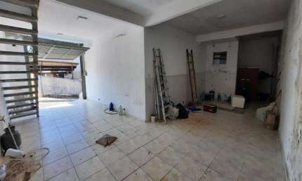 Ponto comercial para alugar na Rua Albuquerque Lins, 195, Vila Riman, Arujá