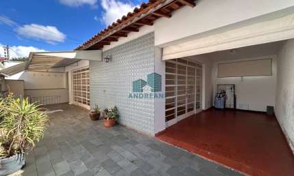 Casa com 3 quartos para alugar na São Francisco, 492, São Benedito, Poços de Caldas por R$ 3.000