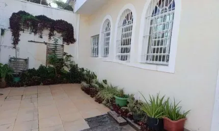 Espaçosa Casa com 3 Quartos e Suíte em Bairro Tranquilo e Seguro