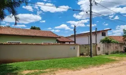 **Chácara Completa à Venda no Village Campinas – Privacidade e Conforto**