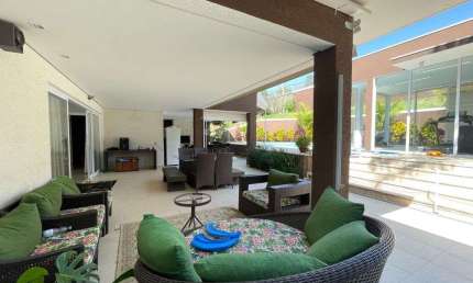 Espaço e Sofisticação: Casa de Alto Padrão à Venda em Alphaville Campinas
