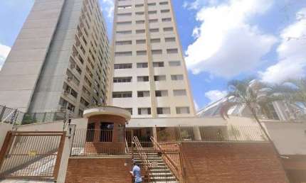 **Viva no melhor do Centro! Apê amplo com 3 banheiros e 1 vaga**
