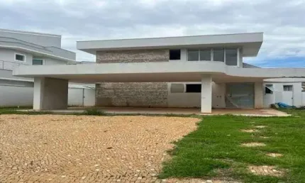 **Viva com sofisticação! Casa de 4 quartos e 4 vagas no Alphaville Campinas**