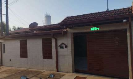 Casa principal 1 quarto 1 closed Sl  Coz Banh Area  serv  Vaga total 9 carros