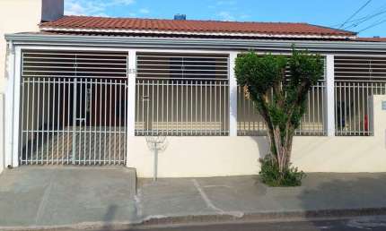 Conforto e Espaço! Casa no Jardim Cristina com 295m² de Área