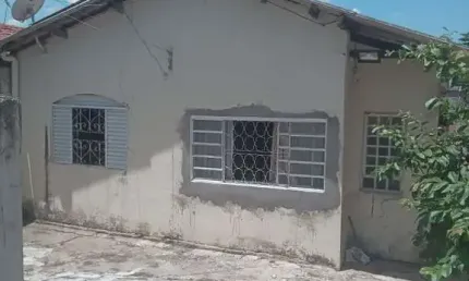 Casa com 2 Quartos e Quintal Espaçoso no Jd Mauro Marcondes SO A VISTA