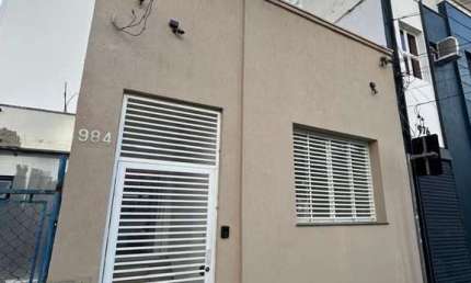 **Oportunidade no Cambuí! Casa de 3 Quartos por R$ 3.350**