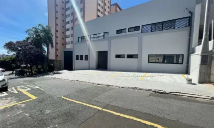 **Amplo galpão com docas e escritório – Localização estratégica!**