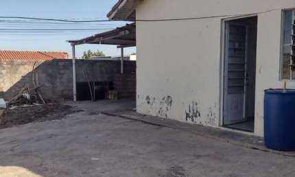 **Oportunidade! Casa ampla com quintal e garagem na Vila Industria SO A VISTAl**