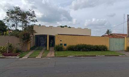 Amplitude e Conforto: Casa com 998m² no Jardim Conceição!