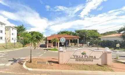 Casa Espaçosa com Suíte e Quintal no Jardim Interlagos