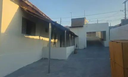 **Oportunidade: Casa com quintal e 210m² no Jardim Florence**