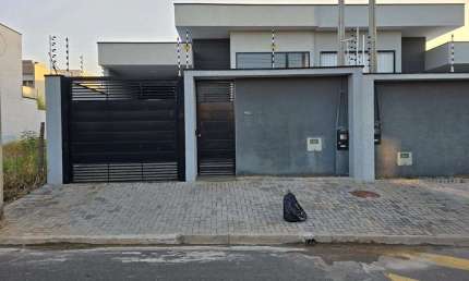 Viva o Melhor em Campinas: Casa Espaçosa com Pé Direito Alto e Lazer Completo!