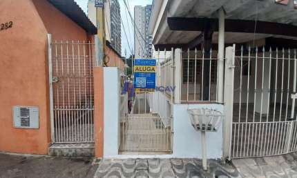 Casa com 2 quartos para alugar na Rua Camatei, Vila Nivi, São Paulo