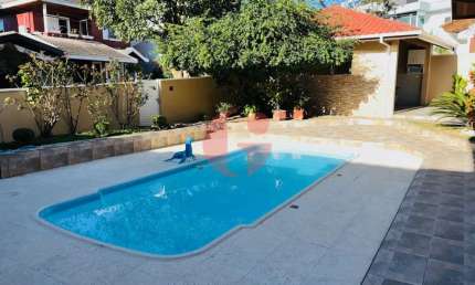 Sobrado para locação com 3 quartos - 261m² Altos da Serra IV | Urbanova