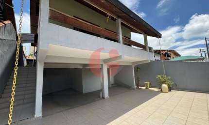 Casa/sobrado para venda com 4 quartos e 4 garagens com 190m² - Jardim das Industrias