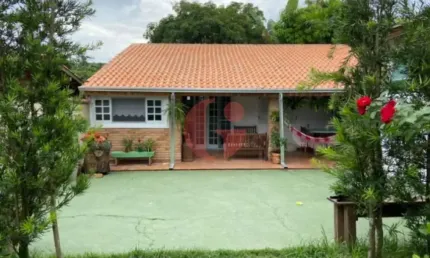 Casa à venda em condomínio fechado 03 dormitórios sendo 01 suíte- no bairro urbanova