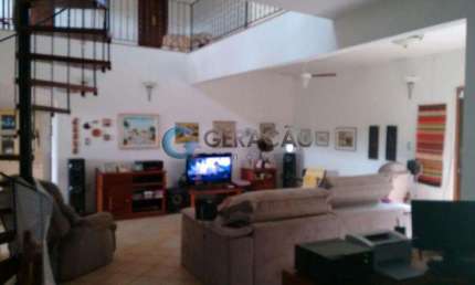 Casa em Condomínio Fechado - 527,00m² no Bosque dos Eucaliptos