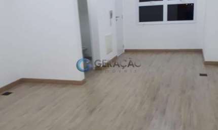 Sala comercial para venda e locação com 29m² no centro de Jacareí