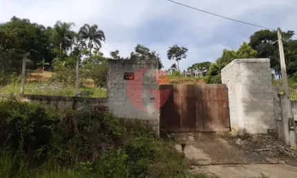 Chácara formada para venda com piscina e casa ampla - 195m² em caçapava