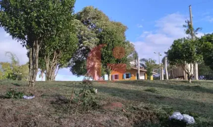 Sítio encantador à venda em Paraisópolis, com 13 alqueires e uma vista deslumbrante para a Pedra do Baú, famoso ponto turístico de São Bento do Sapucaí.