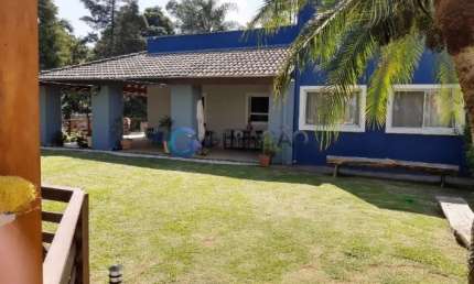 Chácara com 230m², 3 dormitórios sendo 2 suítes e 3 vagas cobertas  - Condomínio Lagoinha!