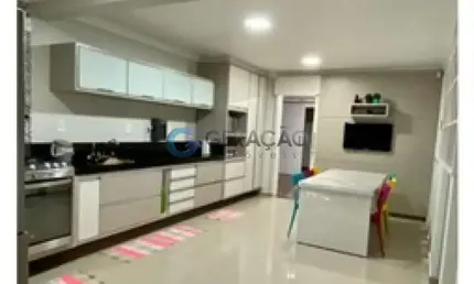 Casa assobradada para venda com 4 quartos e 3 vagas de garagem com 270m² - jardim satélite