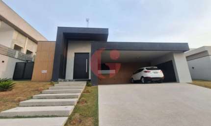Casa em Condomínio 3 suítes e 4 vagas de garagem com 300m² - Urbanova
