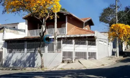 Sobrado com 04 Dorm. - 332m² de área construída no Parque Santa Rita | SJC