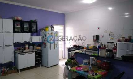 Casa para venda com 03 Dorm. e 01 Suíte - 235m² no Bosque dos Eucaliptos