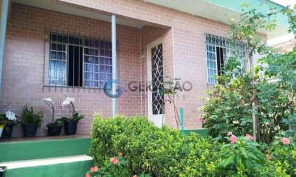 Casa com ponto comercial para venda com 03 quartos e 03 vagas de garagem - 180m² no bairro Parque Santa Rita - SJC