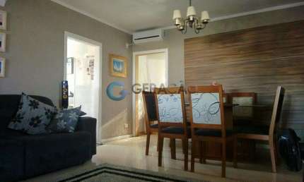 Casa com 04 Dorm. e 02 Suítes - 170,00m² no Centro | SJC
