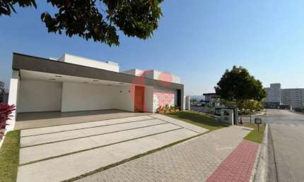 Casa terrea em condomínio para venda com 03 suítes e piscina no Urbanova