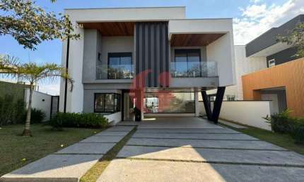 Sobrado em condomínio para venda e locação com 5 quartos (5 suítes) - 470m² no bairro Urbanova