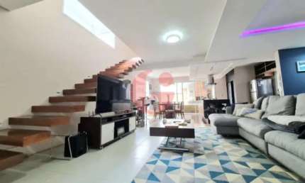 Sobrado em condomínio para venda com 03 quartos e 03 vagas de garagem - 253m² no bairro Urbanova